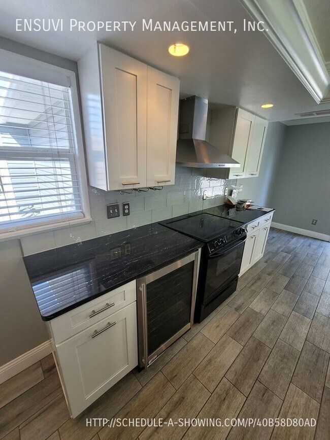 Foto del edificio - 14220 N Bayshore Dr