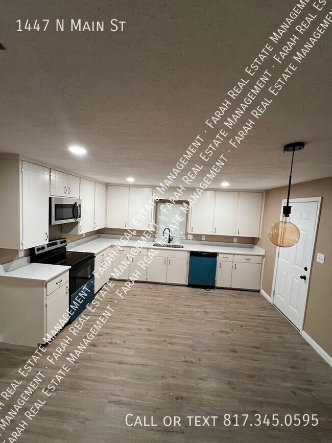 Foto del edificio - 1447 N Main St