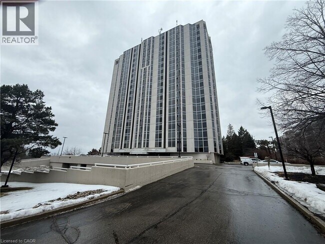 Photo du bâtiment - 190 Hespeler Rd