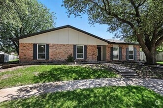 Building Photo - 5024 Middleton Cir