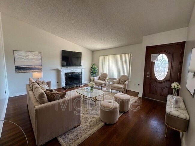 Foto del edificio - 23672 Suncrest Ave