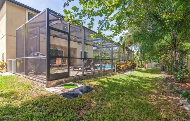 Building Photo - "Spacious 5-Bedroom, 3-Bathroom Oasis with...