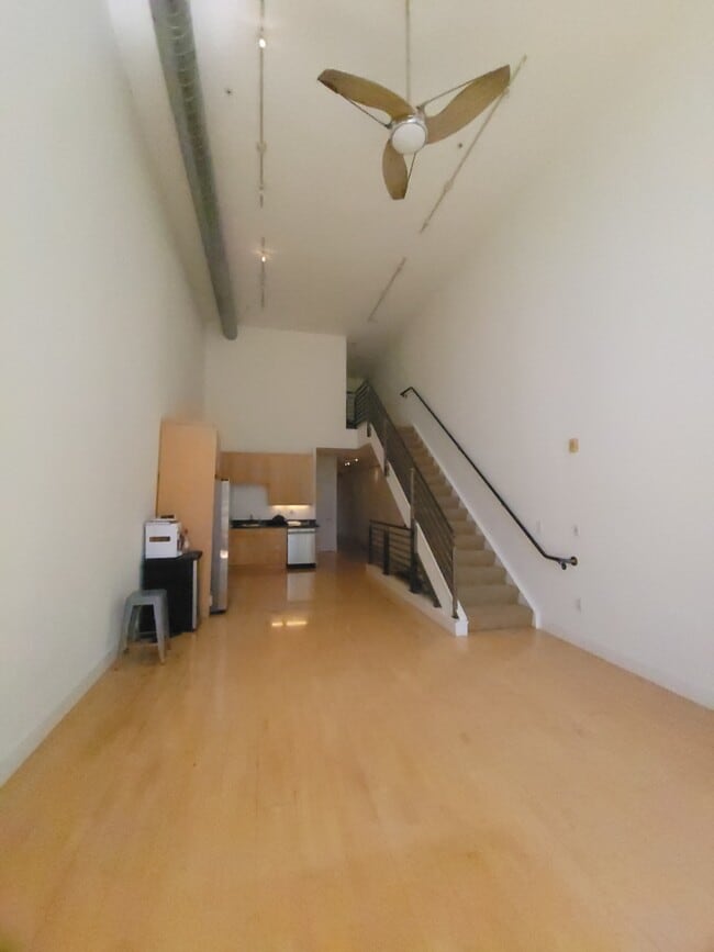 Building Photo - 590 6th St