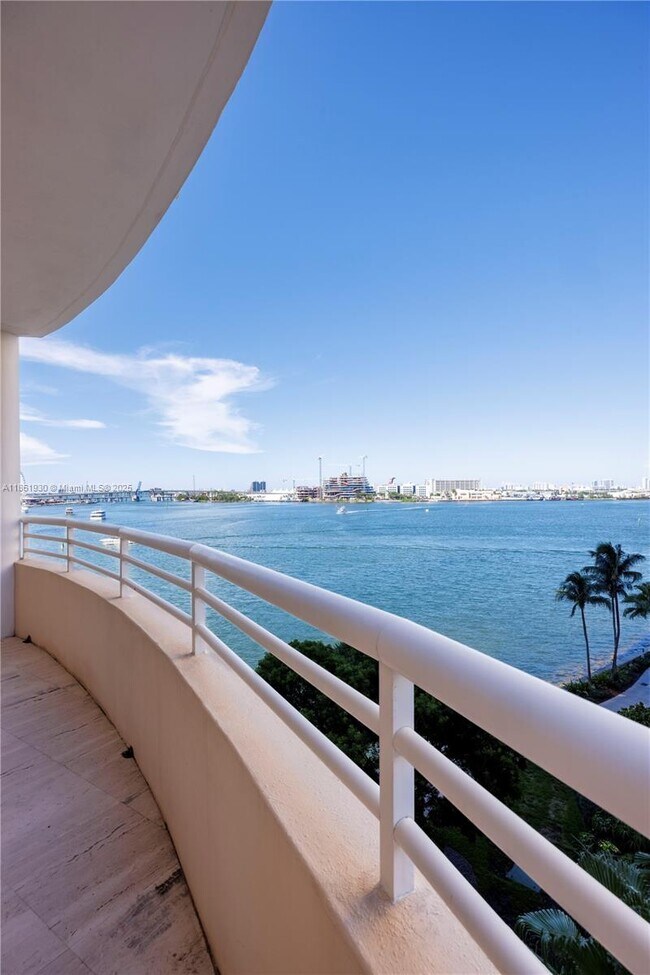 Foto del edificio - 888 Brickell Key Dr