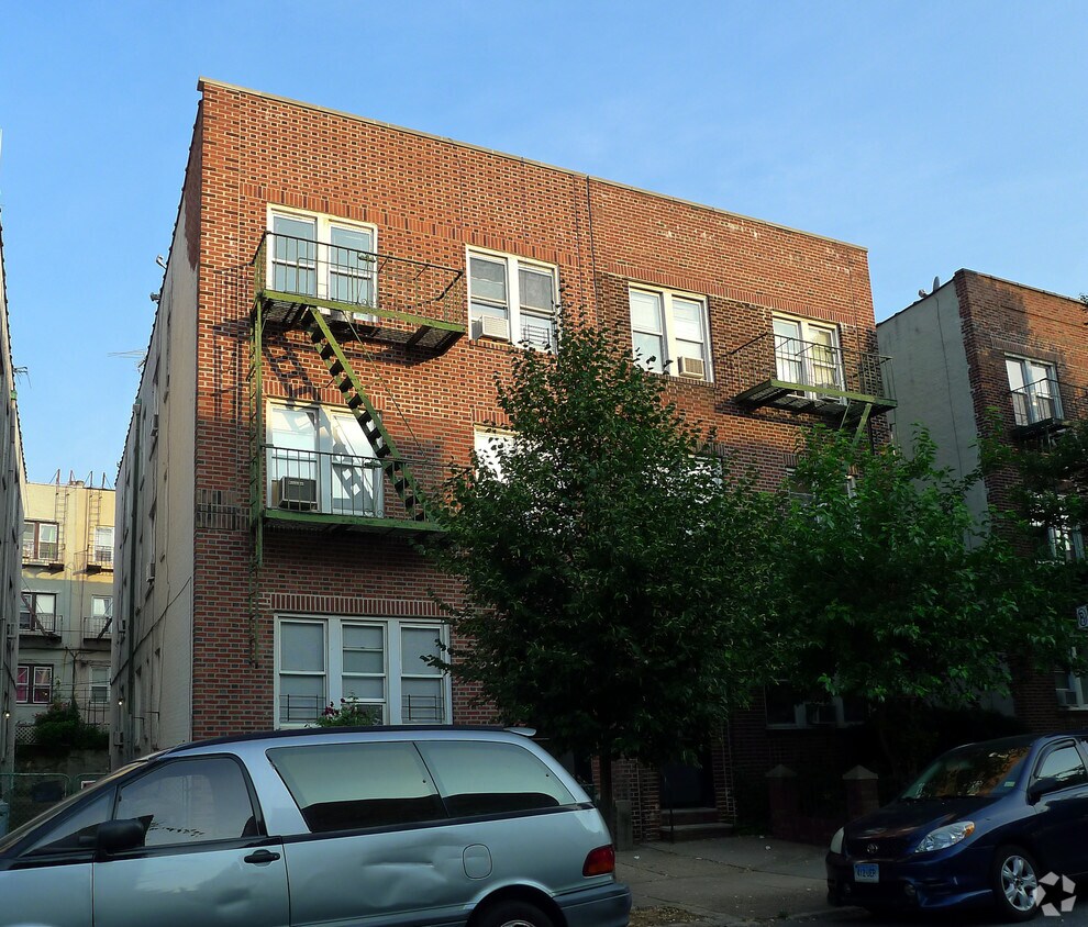 4730 44th St, Flushing, NY 11377 Apartments in Flushing, NY