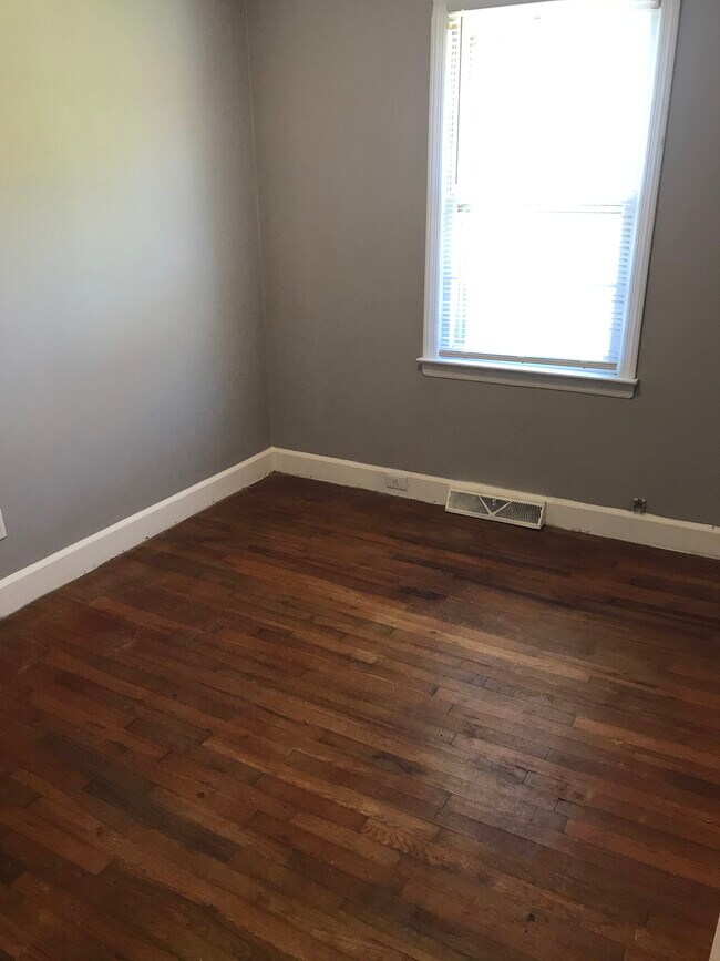 Hardwood floors - 225 Sample Rd