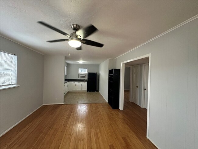 Building Photo - 4911 Delano St