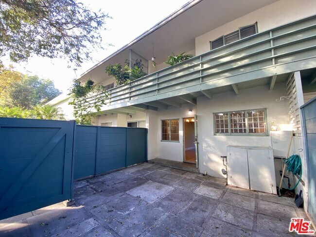 Building Photo - 5438 Village Grn