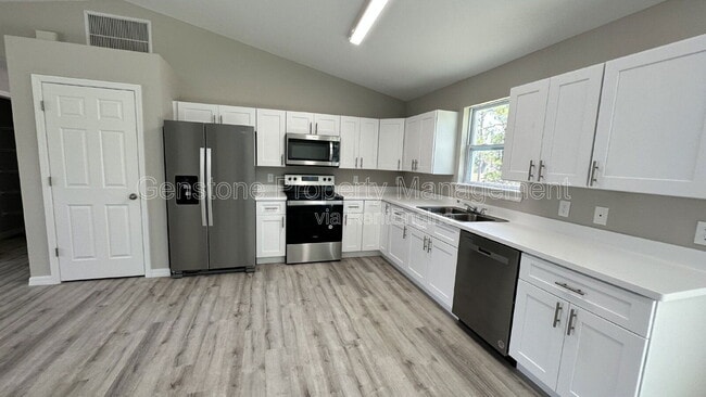 Foto del edificio - 327 Lester Ave S