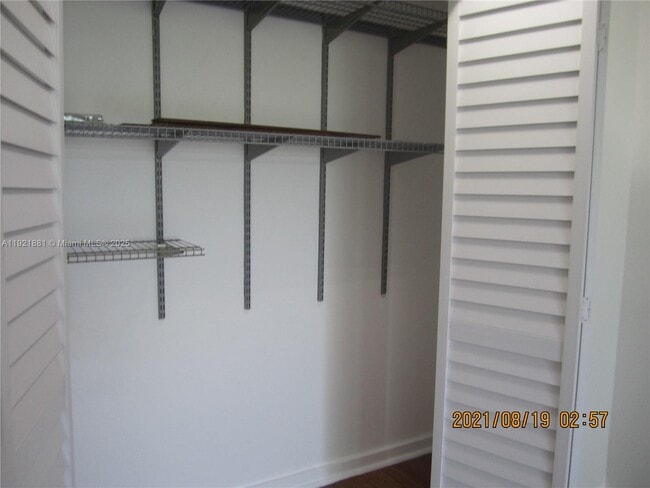 Foto del edificio - 680 NE 64th St