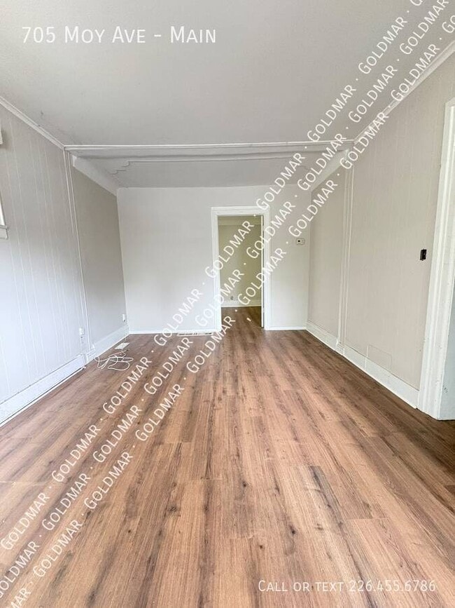 Building Photo - NEW LISTING
