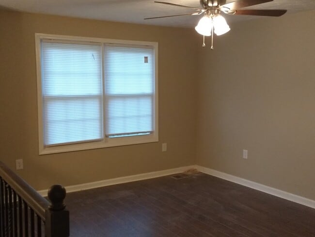 Building Photo - 111 Grenoble RD: 4BD, 3BA split level home...