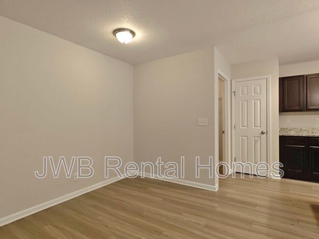 Building Photo - 8740 Buttercup St