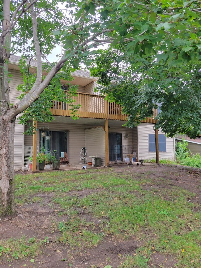 Foto del edificio - 832 Laurel Ave