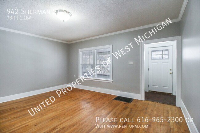 Building Photo - Tours Estimated to Begin | Cute 3 Bedroom,...
