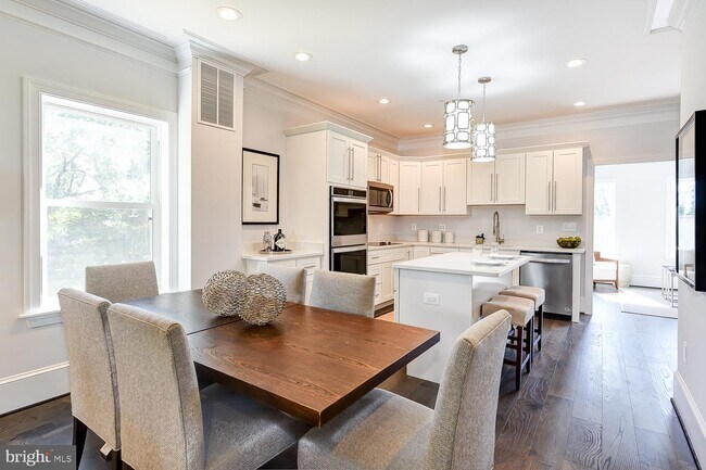 Foto del edificio - 5905 Eads St NE