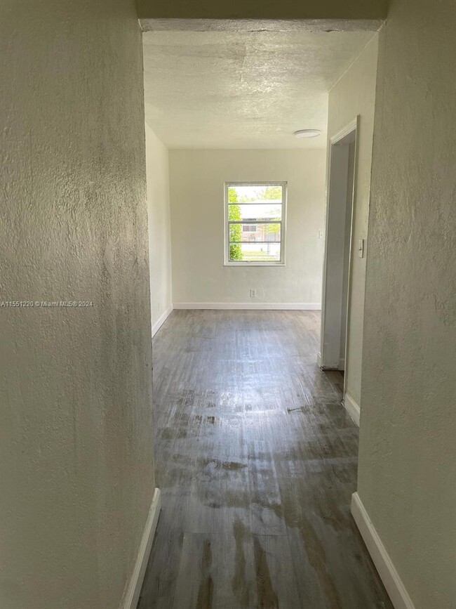 Building Photo - 1420 NW 41st St