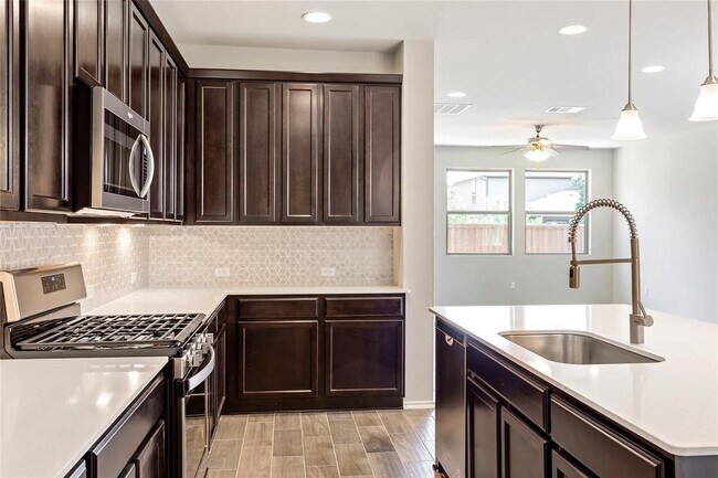 Building Photo - 9105 White Coral Dr