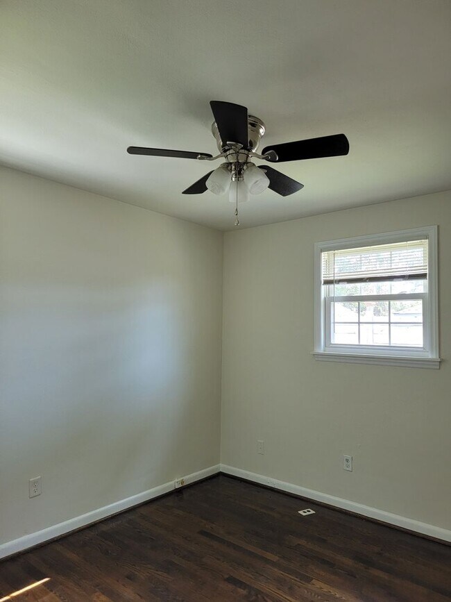 Foto del edificio - 2 BR 1 Full Bath Duplex Virginia Place