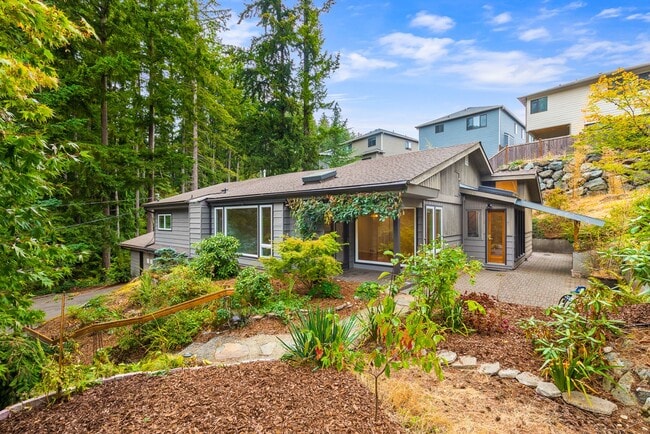 Building Photo - 3 Bedroom Rambler with 1-bedroom ADU in Wo...