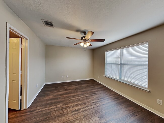 Foto del edificio - 4615 Snowdrop Ct