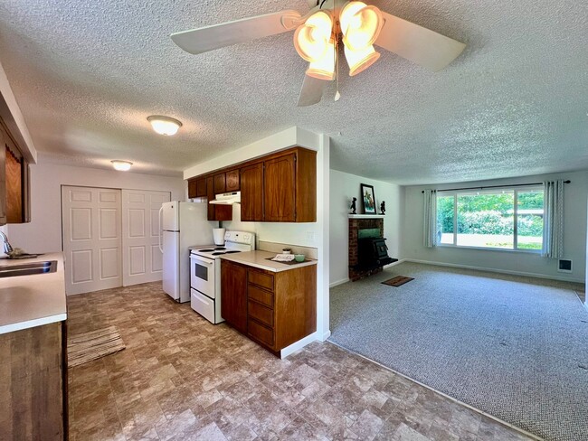 Building Photo - (#738) Duplex Near Squaxin Park - Water/Se...