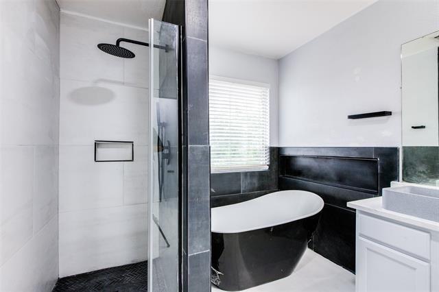 Building Photo - 2116 Wisteria Way