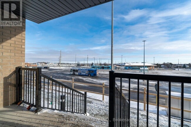 Building Photo - 20 Lytham Grn Cir