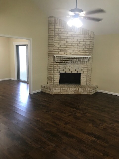 Sala de estar principal n.° 1 - 2043 Goodwin Dr