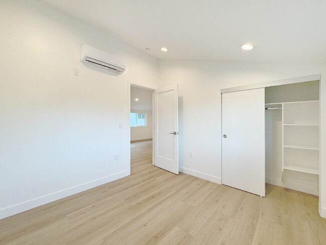 Foto del edificio - 4461 Farquhar Ave