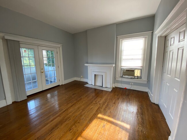Building Photo - 214 E Ormsby Ave