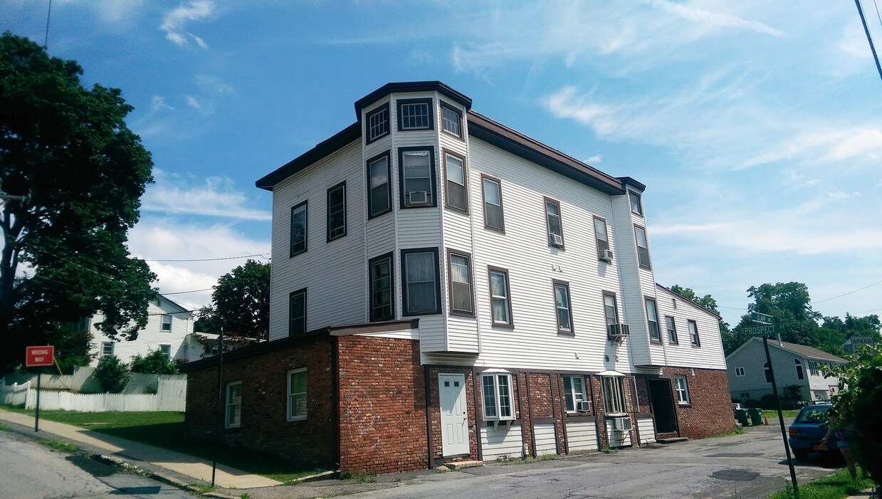 Foto principal - 8 Clapp Ave