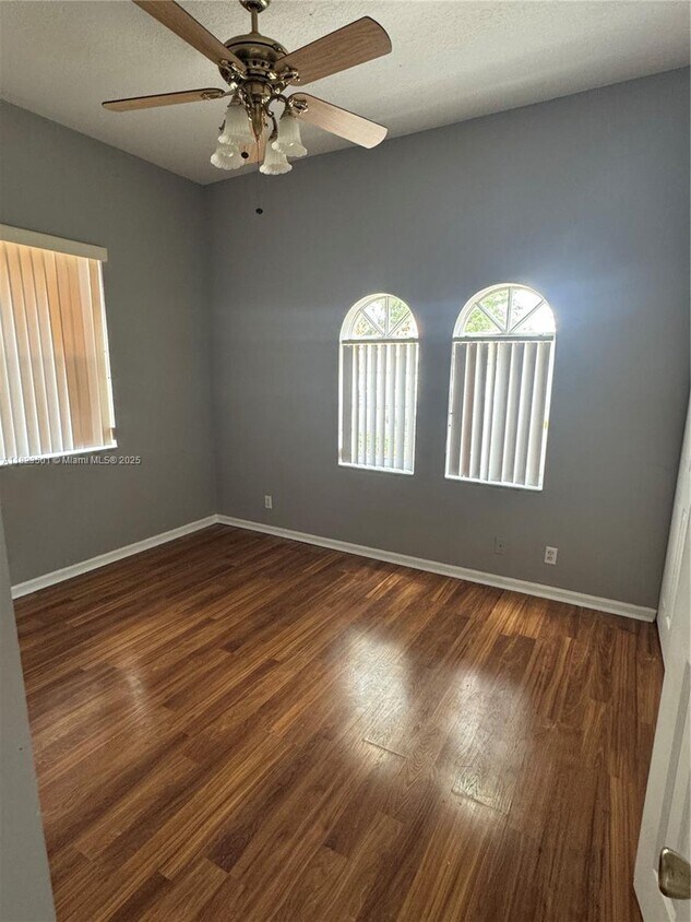 Foto principal - 3845 NW 43rd Ter