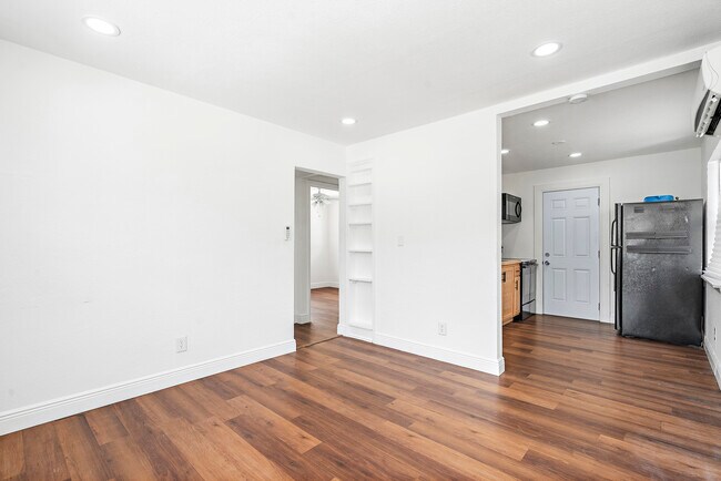 Building Photo - 4120-4111 11th Ave S