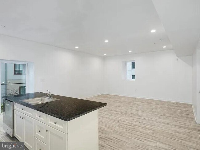 Foto del edificio - 980 N Marshall St