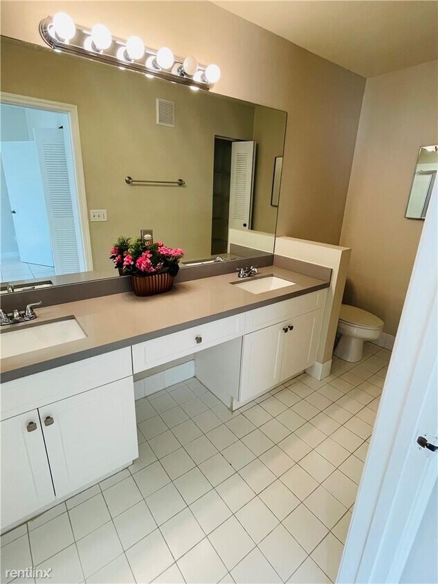 Building Photo - 2 br, 2.5 bath Condo - 387 SW 122nd Ter # 387