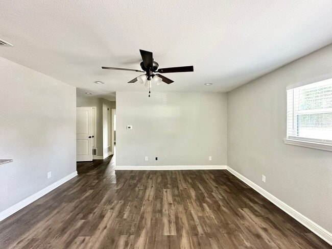 Building Photo - Pecan St. (LEASE UP ONLY)