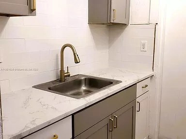 Full kitchen (stove and Fridge) - 420 NW 59th Ter