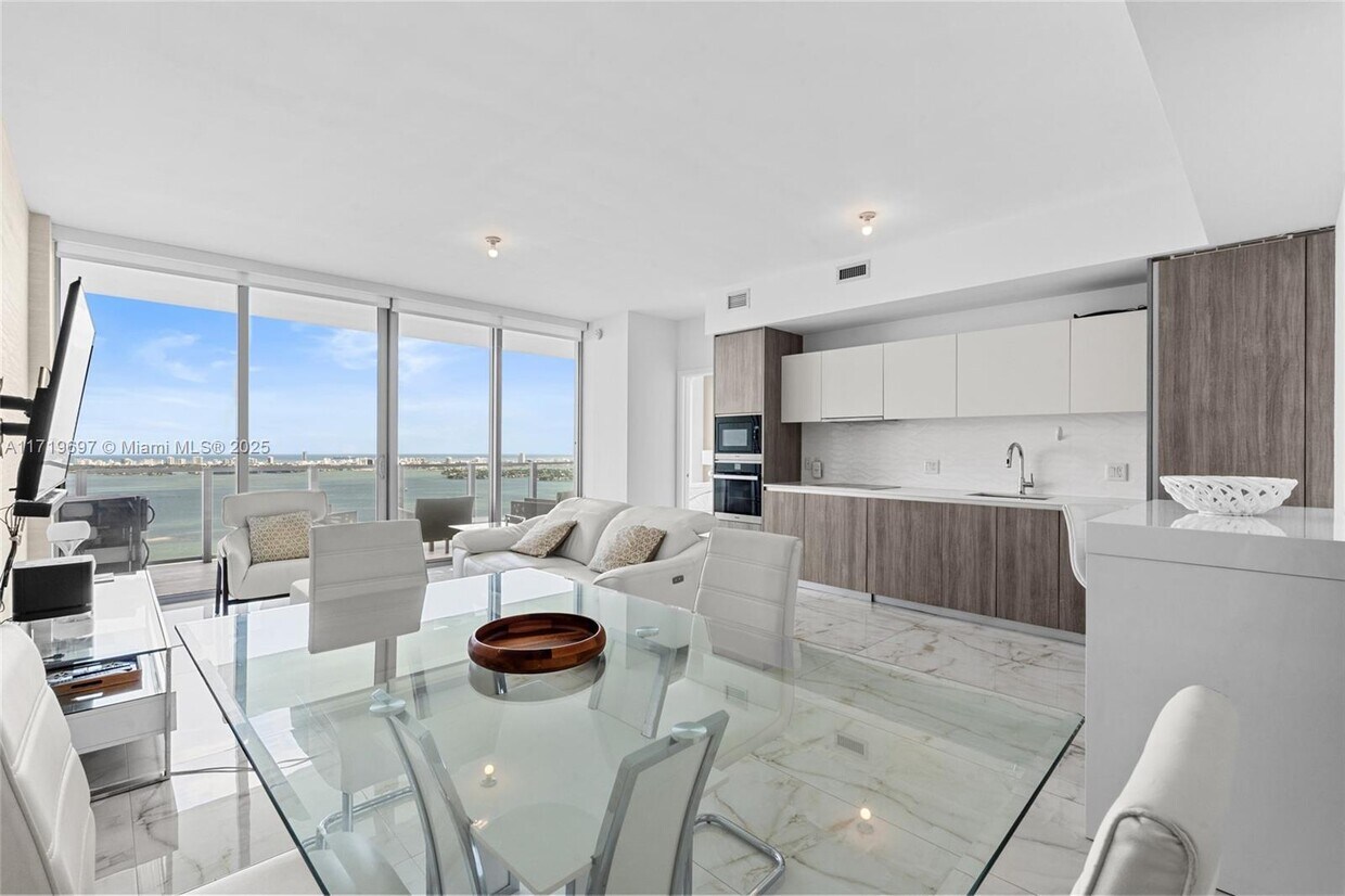 Foto principal - 2900 NE 7th Ave