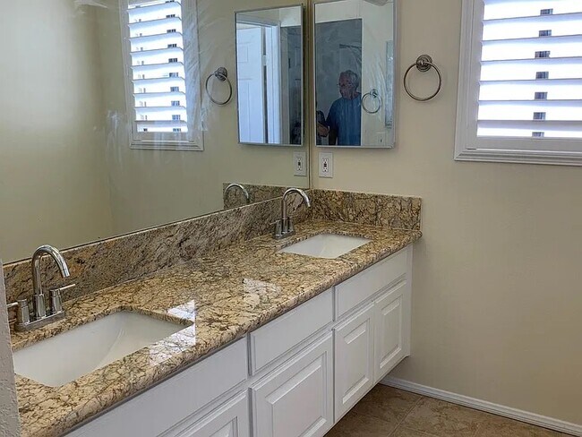 Building Photo - 313 Crocus Ct