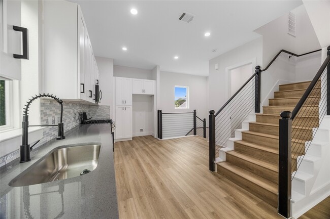 Building Photo - 891 Lucky St