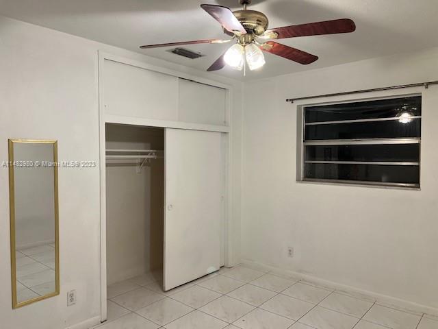 Building Photo - 3845 S Circle Dr