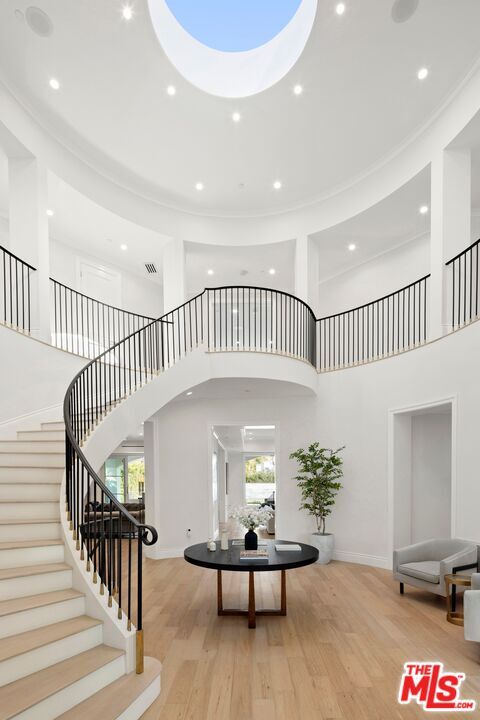 Building Photo - 722 N Camden Dr