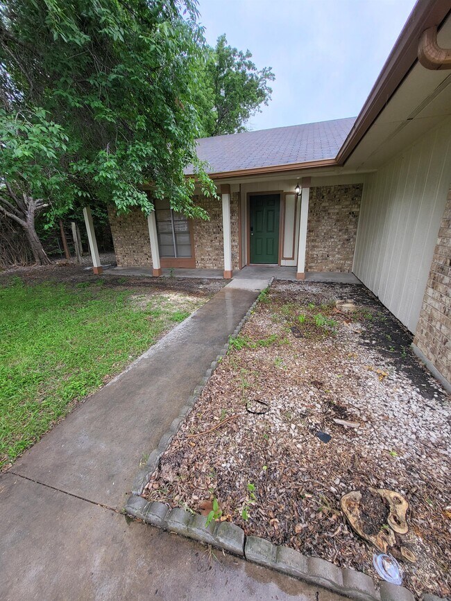 Building Photo - 208 Margarita Dr