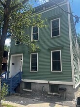 Building Photo - 128 Dove St