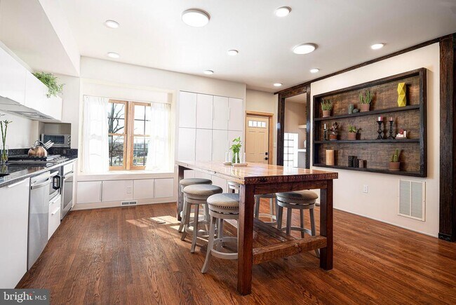 Building Photo - 3502 Woodbrook Ave