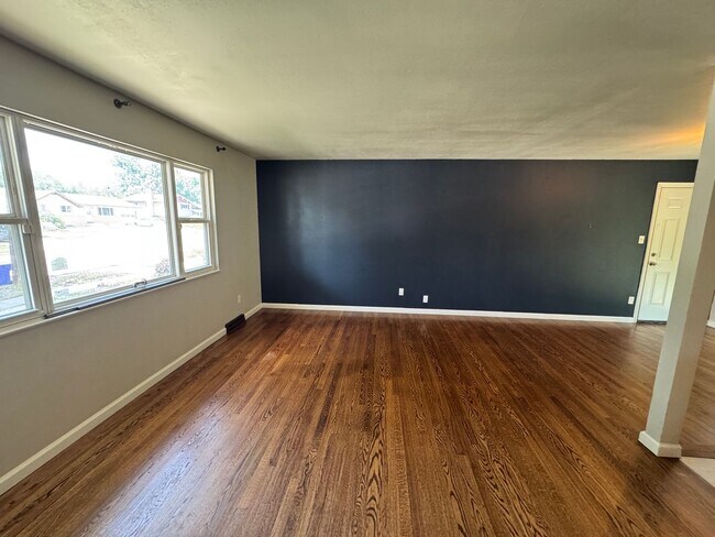 Building Photo - 1529 Sawyer Way