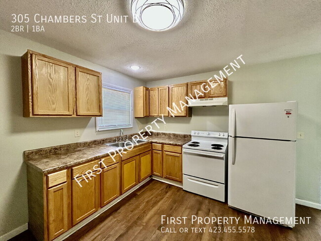 Building Photo - 305 Chambers St
