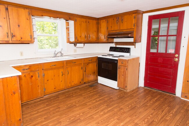 Building Photo - Country living in Graham