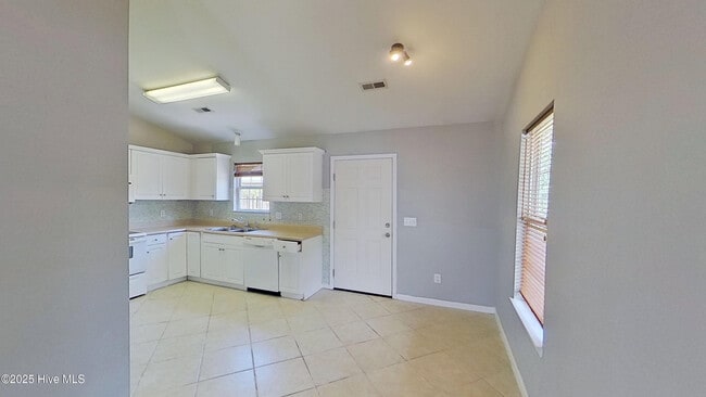 Building Photo - 4156 Sunglow Dr